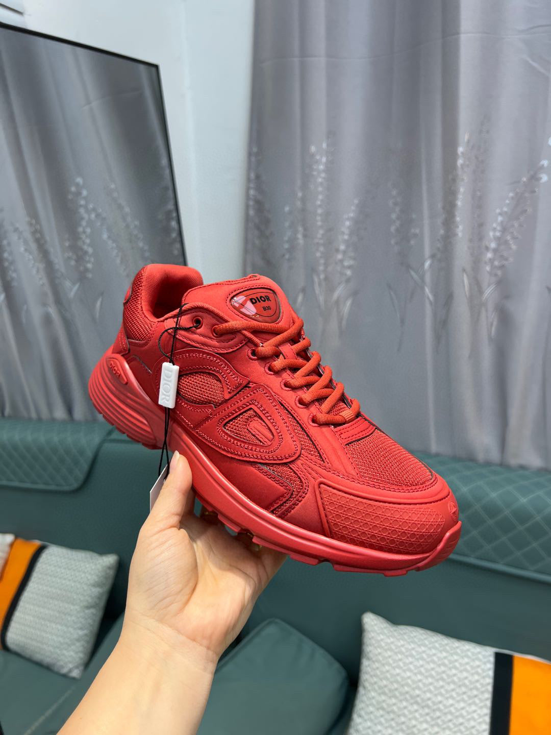 דיור ספורט אלגנט אדום