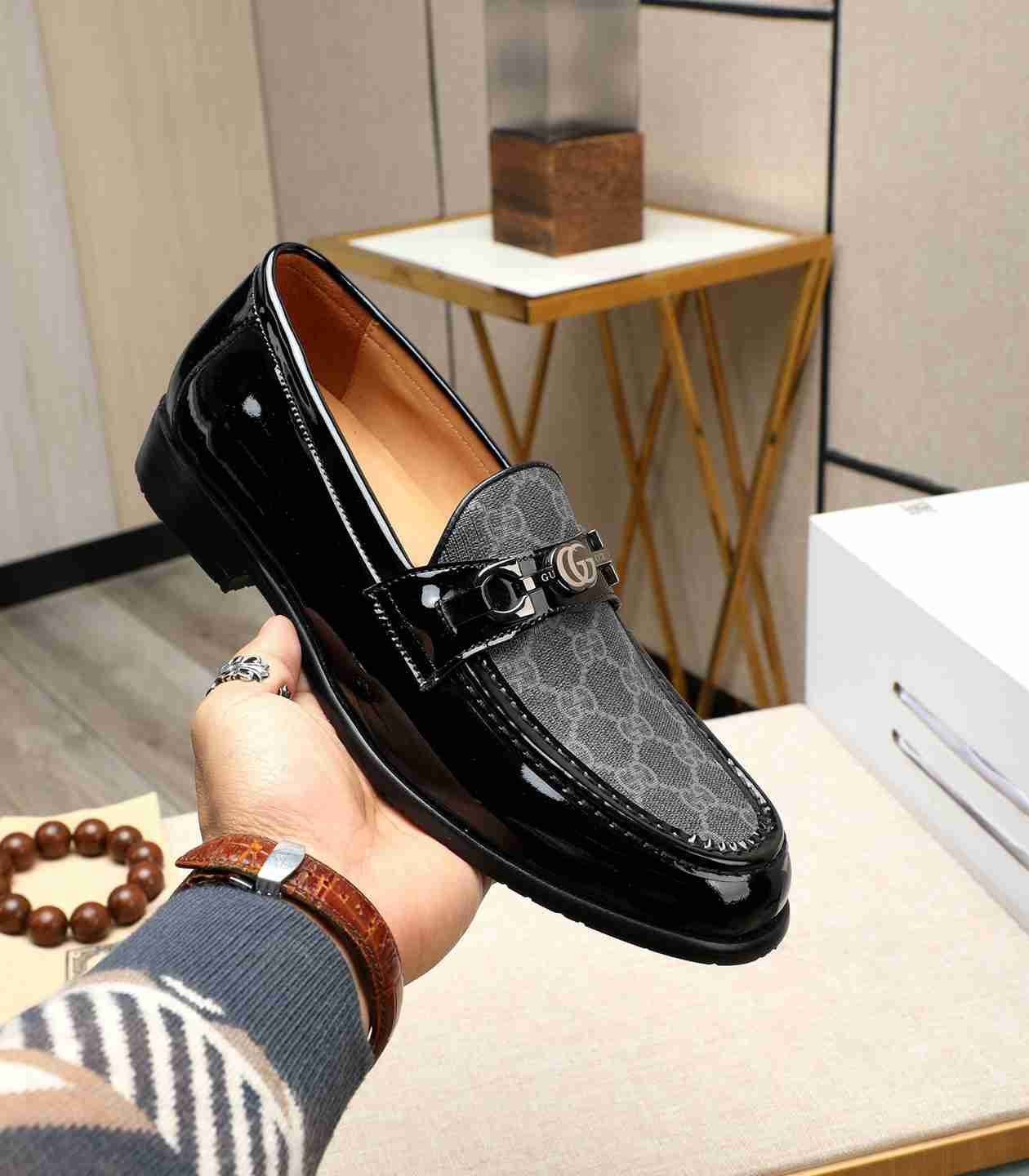 גוצ'י מוקסין שחור אפור חצי עור