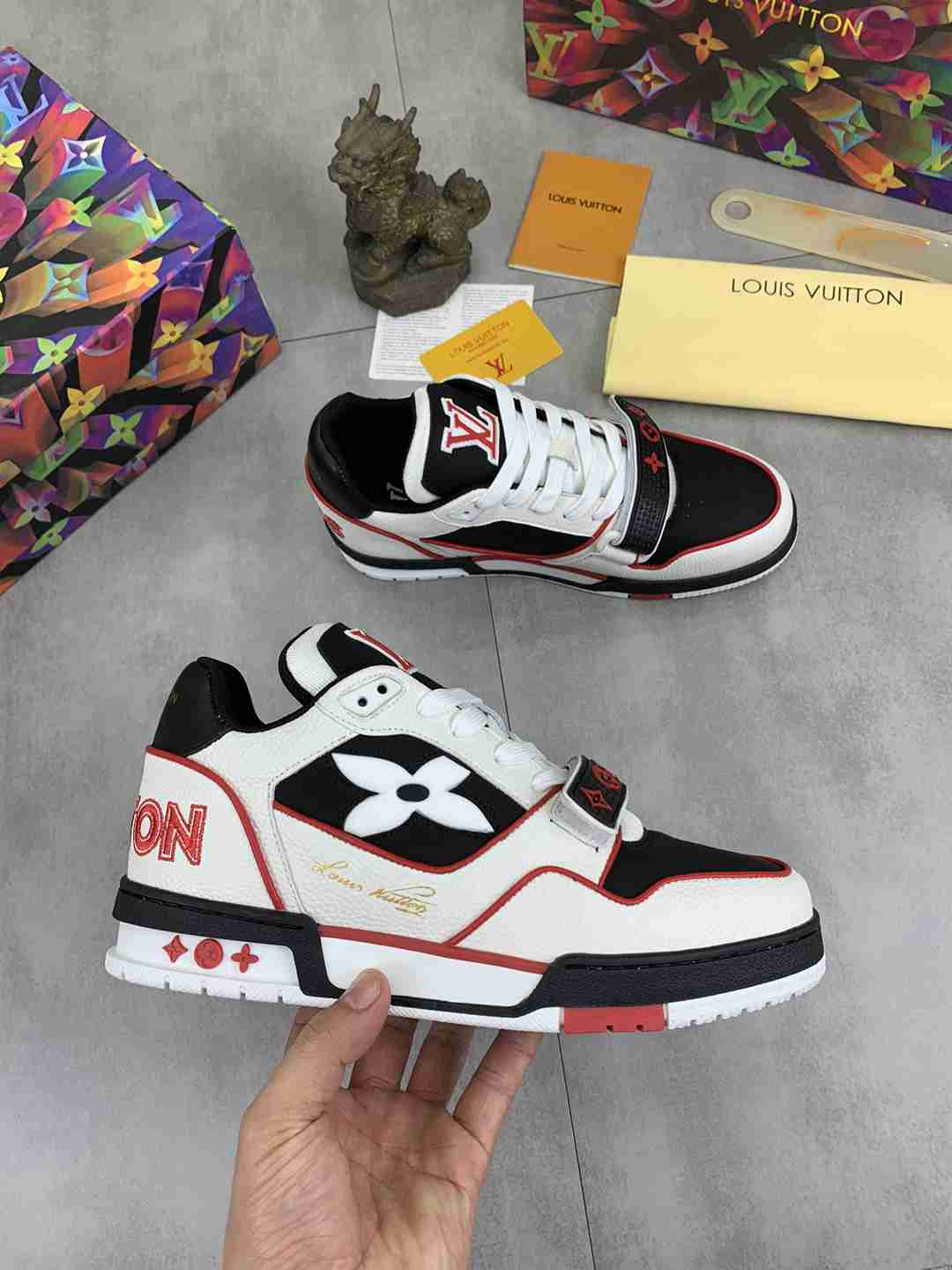 לבן אדום Vito לואי ויטון