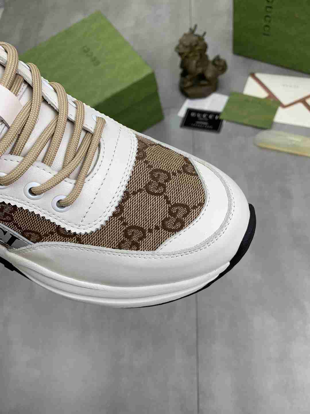 גוצ'י ספורט אלגנט לבן חום