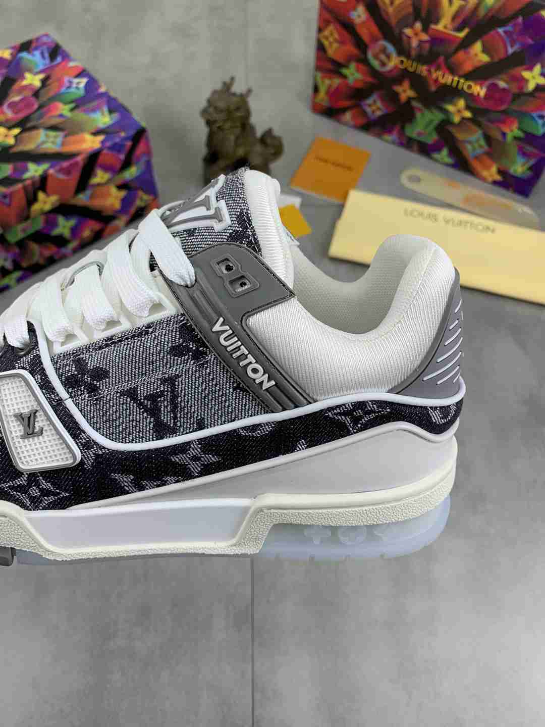 ג'ינס שחור Traine לואי ויטון