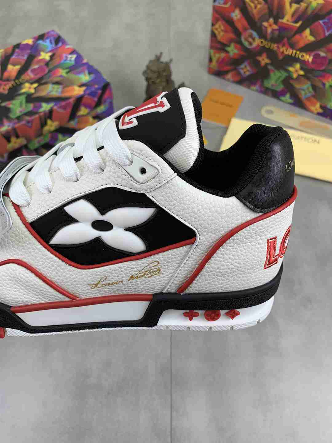 לבן אדום Vito לואי ויטון