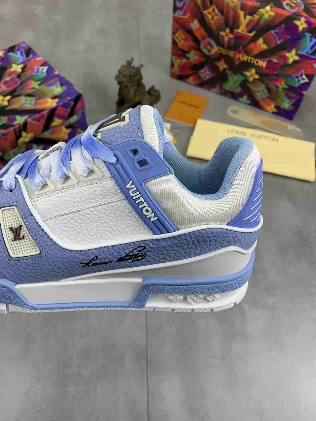 תכלת Vito לואי ויטון