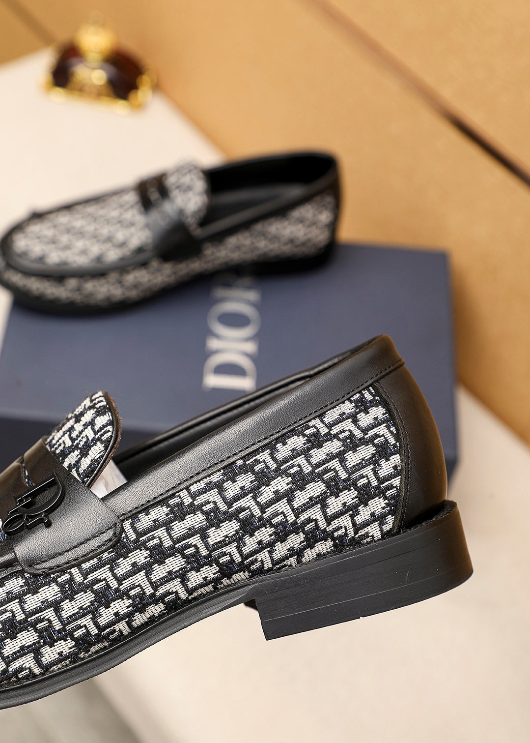 דיור מוקסין אפור