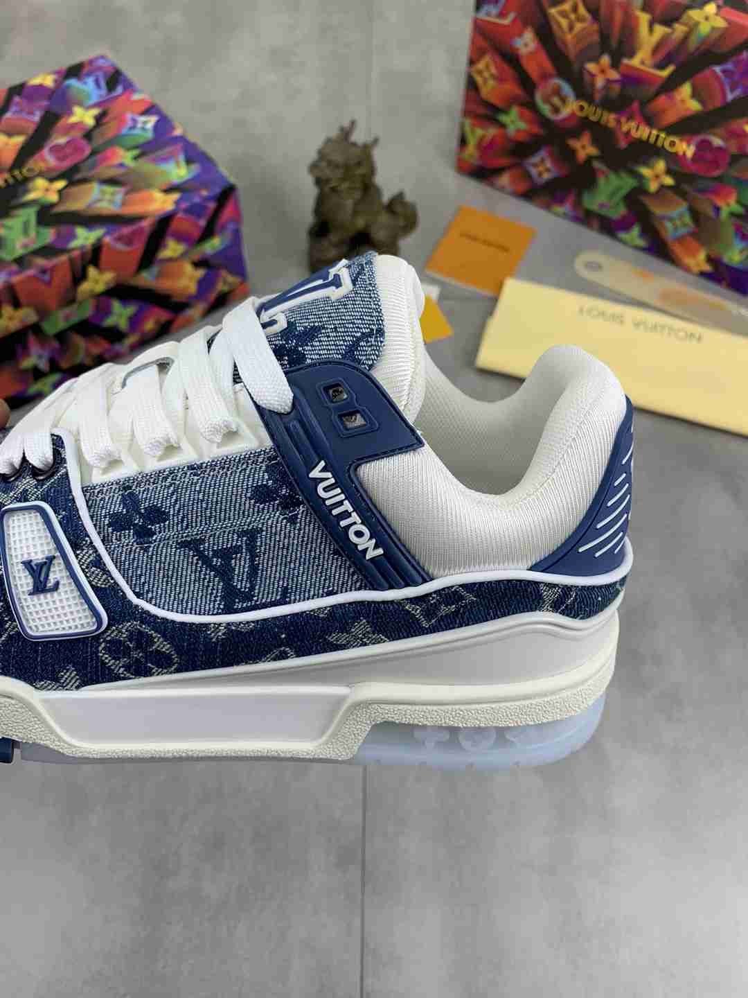 ג'ינס כחול Traine לואי ויטון