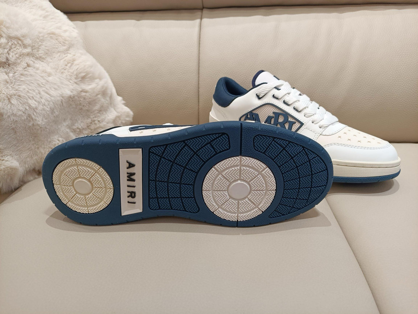 אמירי סניקרס לבן כחול