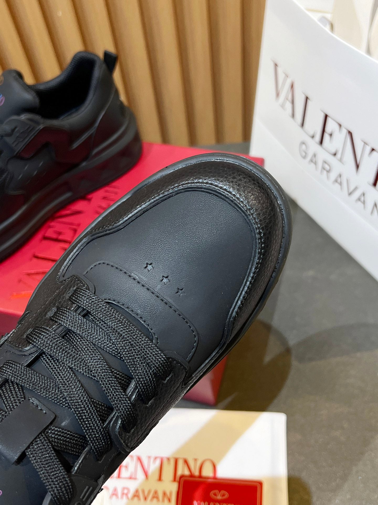 ולנטינו ספורט אלגנט שחור מט