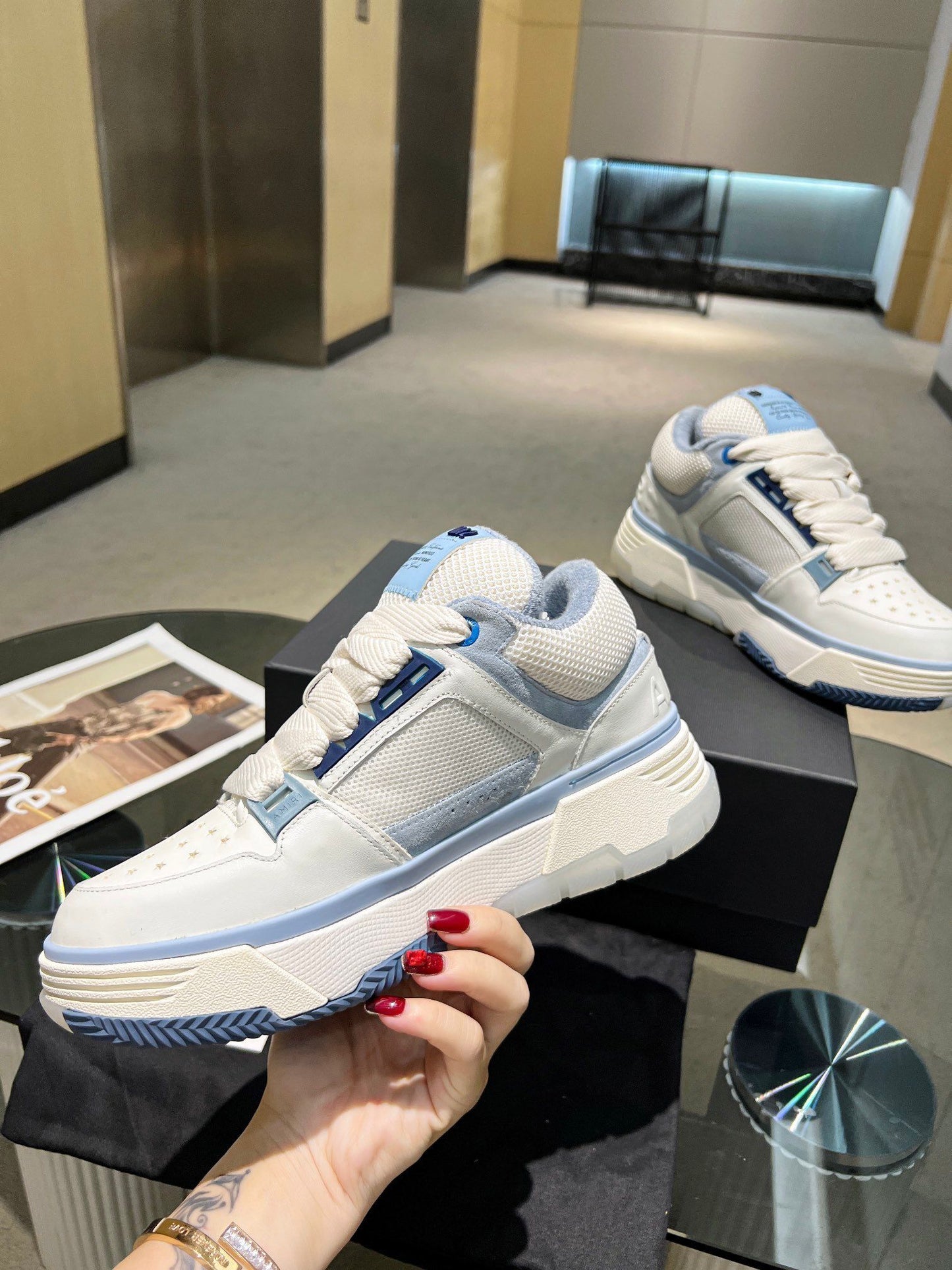 אמירי ספורט אלגנט לבן תכלת