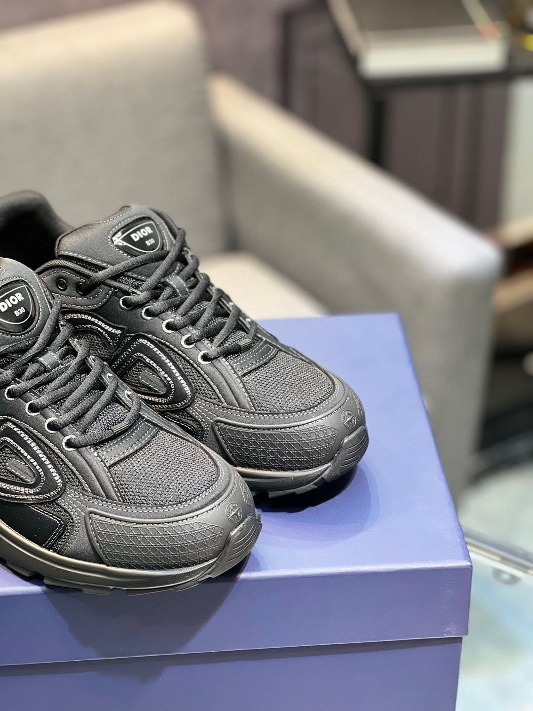 דיור ספורט אלגנט שחור