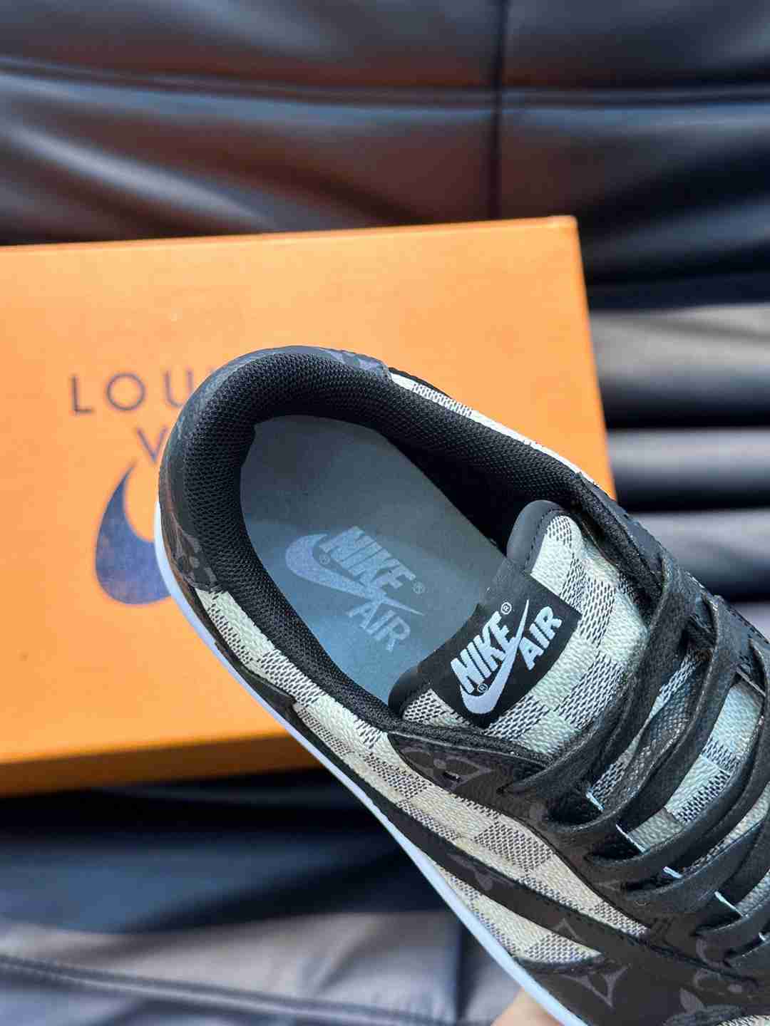 סניקרס נייק לואי ויטון לבן שחור