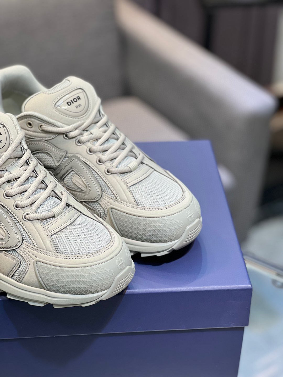 דיור ספורט אלגנט אפור