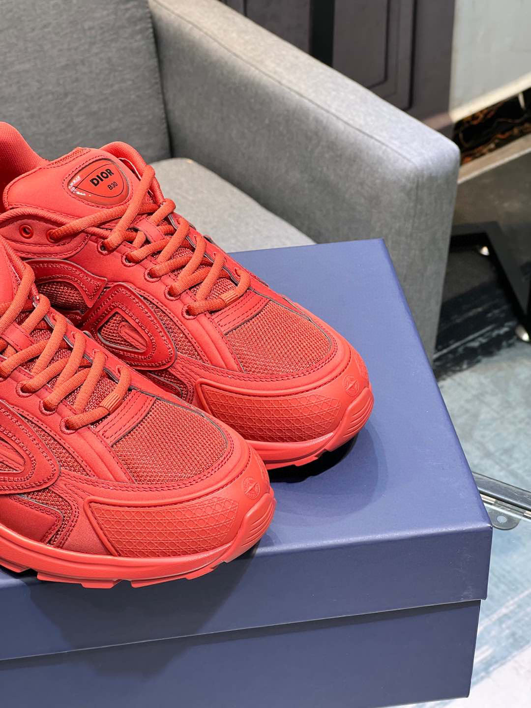 דיור ספורט אלגנט אדום