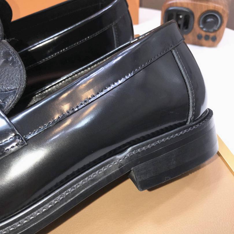 לואי ויטון מוקסין שחור מט חצי עור