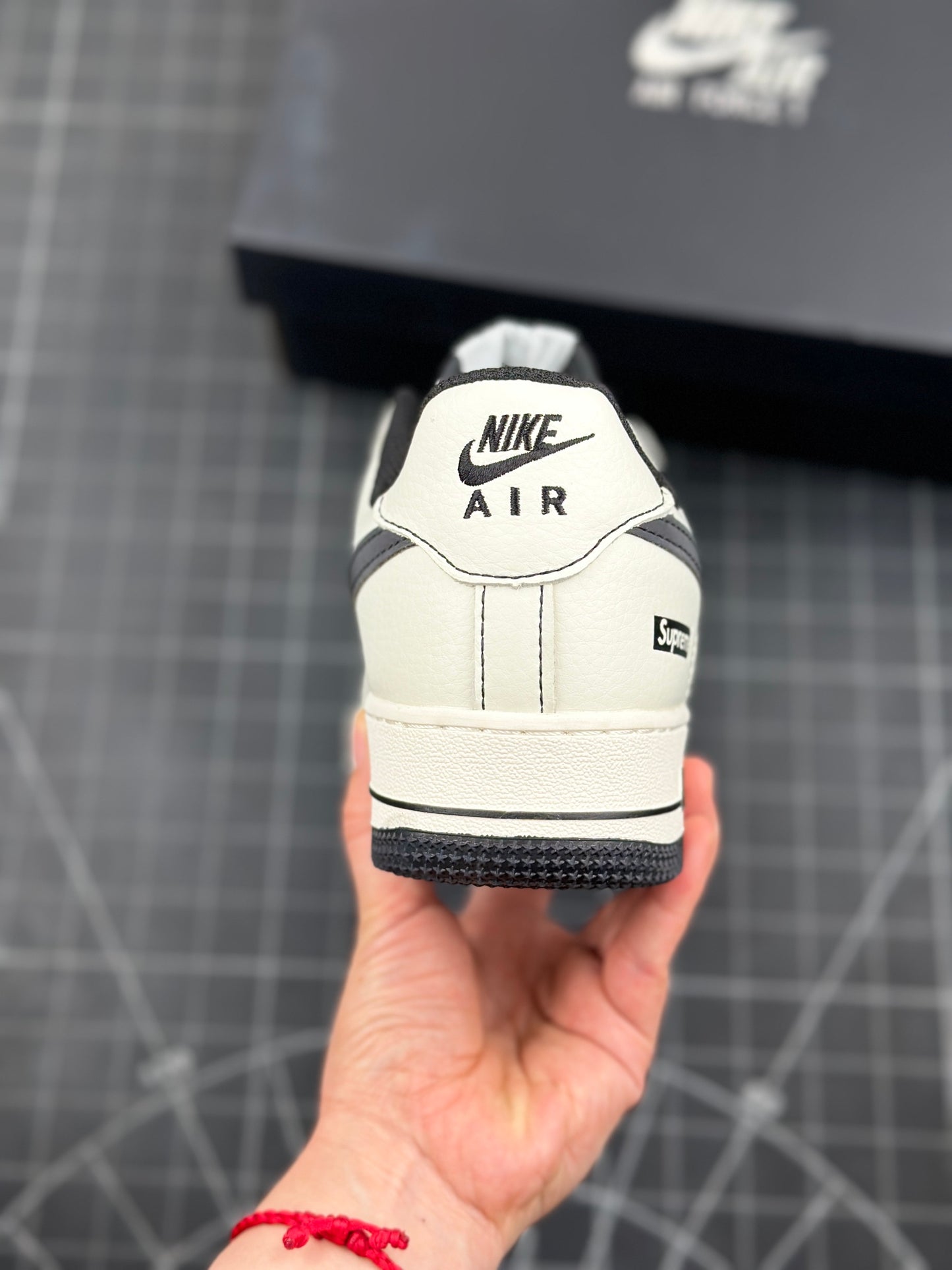 נייק אייר פורס סופרים לבן שחור