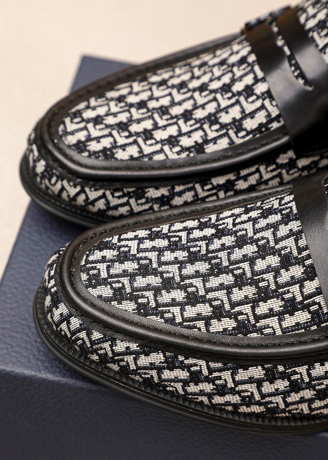 דיור מוקסין אפור