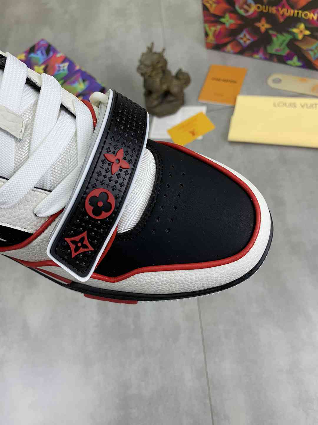 לבן אדום Vito לואי ויטון