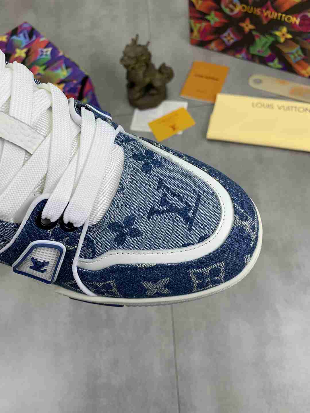 ג'ינס כחול Traine לואי ויטון