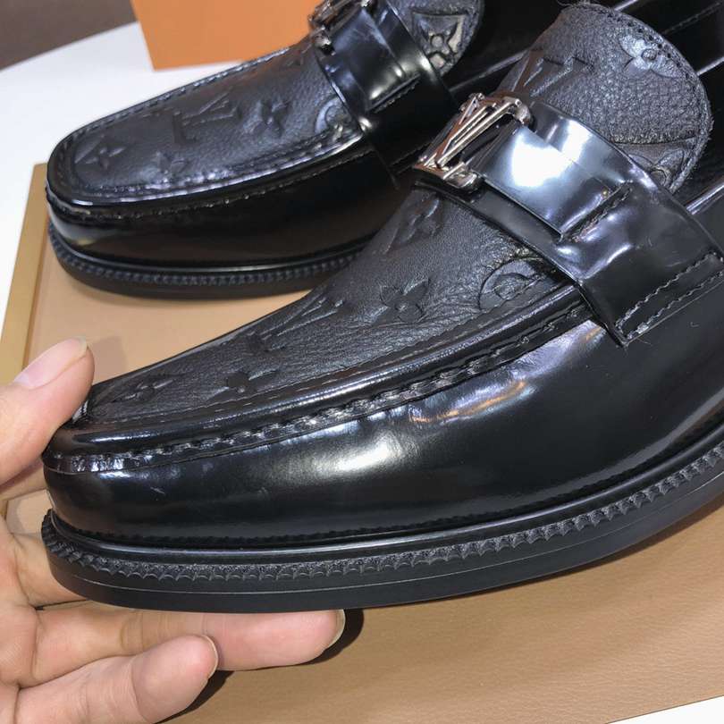 לואי ויטון מוקסין שחור מט חצי עור