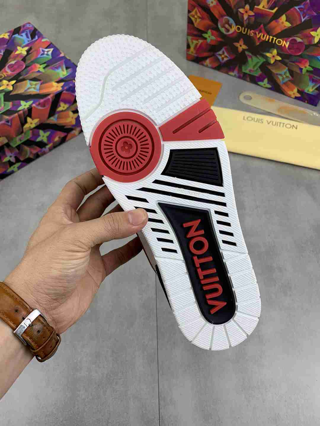 לבן אדום Vito לואי ויטון